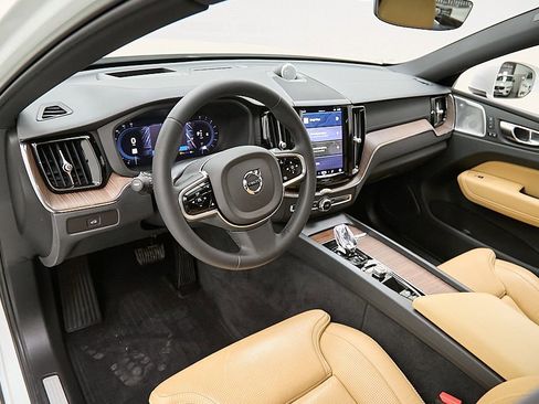 Certified 2023 Volvo XC60 B5 Ultimate w/ Climate Package image 13