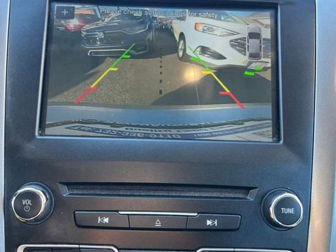 Used 2017 Ford Fusion SE w/ Fusion SE Technology Package image 29