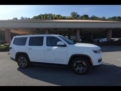 Used 2022 Jeep Wagoneer Series III w/ Flexible Seating Group image 1