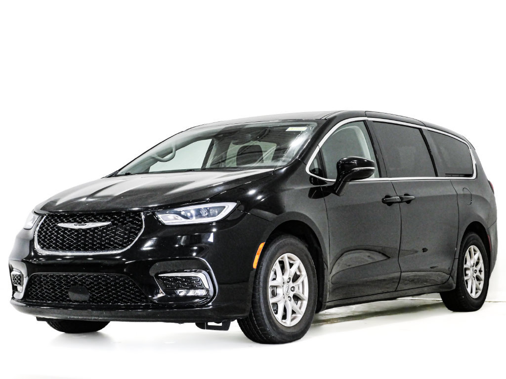 Used 2024 Chrysler Pacifica Touring-L FWD image 3