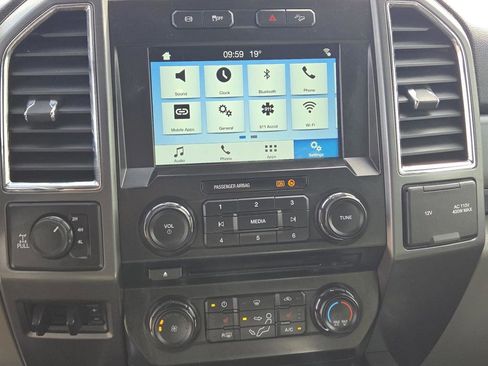 Used 2017 Ford F250 XLT w/ XLT Premium Package AWD/4WD image 26