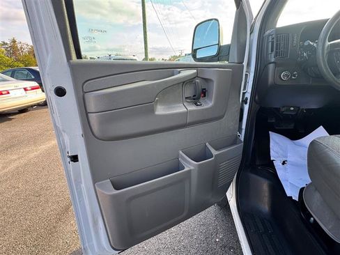 Used 2015 Chevrolet Express 3500 LT w/ LT Preferred Equipment Group image 33