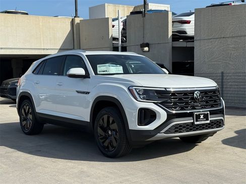 New 2026 Volkswagen Atlas Cross Sport SE image 10