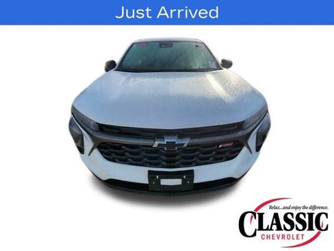 Used 2025 Chevrolet Trax RS image 3