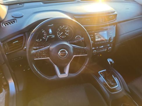 Used 2017 Nissan Rogue SV image 21