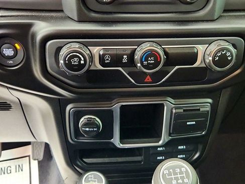 Used 2021 Jeep Gladiator Sport AWD/4WD image 17