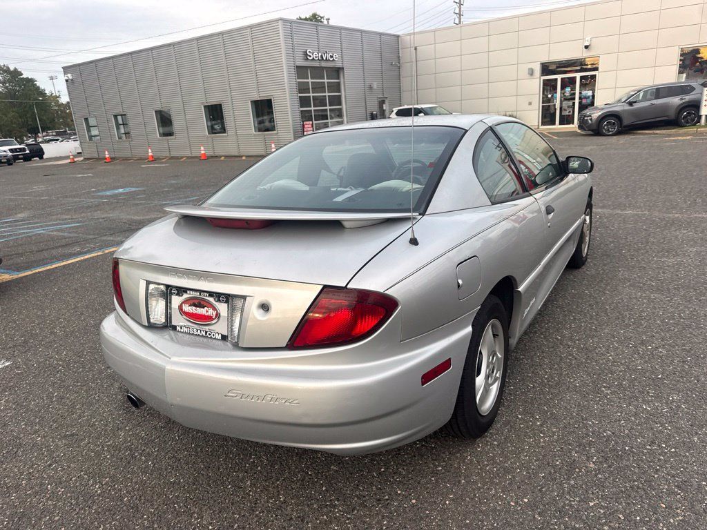 Used 2004 Pontiac Sunfire Coupe w/ 1SB Preferred Equipment Group FWD image 5