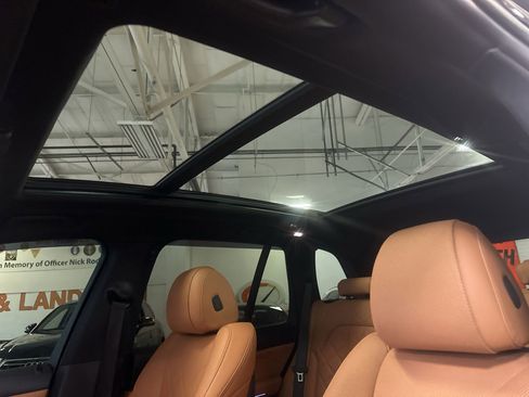 Used 2023 BMW X5 xDrive40i w/ M Sport Package AWD/4WD image 39