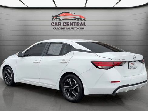 Used 2025 Nissan Sentra SV image 3