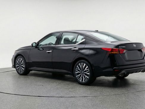 Used 2025 Nissan Altima 2.5 SV FWD image 6