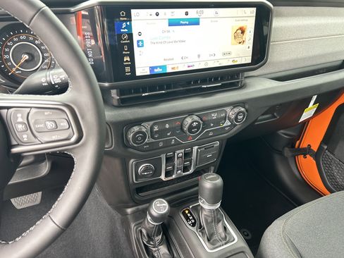 New 2025 Jeep Gladiator Sport image 23