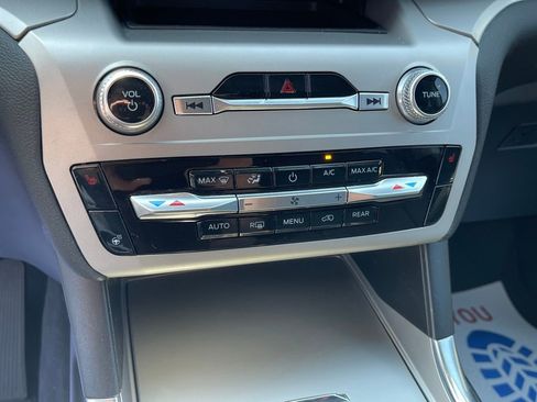 Used 2023 Ford Explorer XLT w/ Equipment Group 202A AWD/4WD image 26