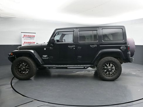 Used 2013 Jeep Wrangler Unlimited Sahara w/ Connectivity Group AWD/4WD image 5