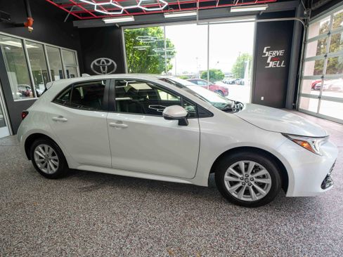 Used 2024 Toyota Corolla SE FWD image 5