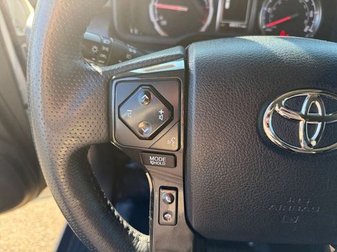 Used 2020 Toyota 4Runner TRD Off-Road AWD/4WD image 15