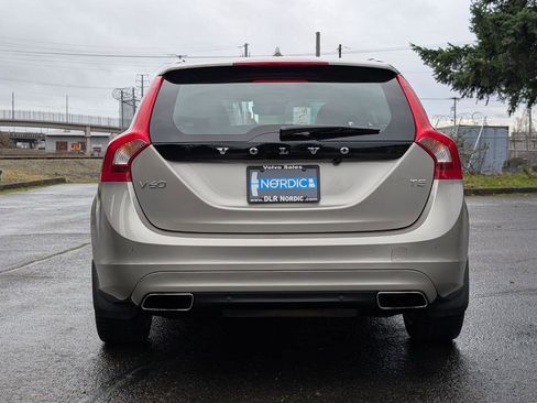 Used 2015 Volvo V60 T5 Platinum image 6