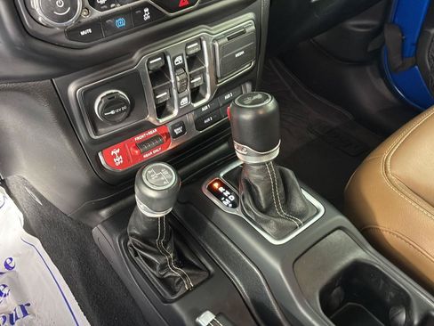 Used 2021 Jeep Wrangler Unlimited Rubicon 4xe w/ Cold Weather Group AWD/4WD image 39