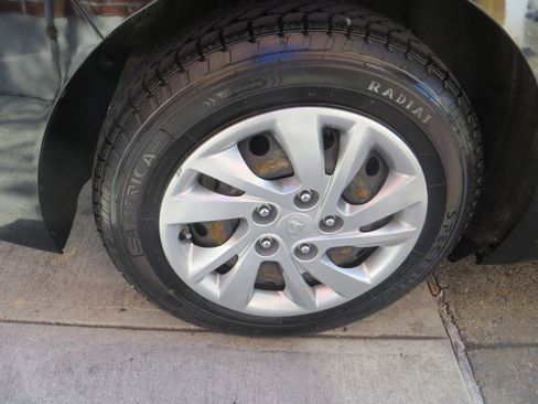 Used 2018 Hyundai Elantra SE image 8