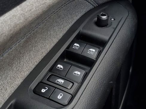 Used 2023 Jeep Compass Latitude image 19