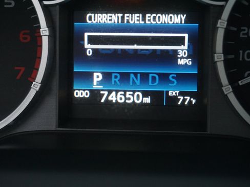 Used 2015 Toyota Tundra Limited w/ Limited Premium Package AWD/4WD image 10