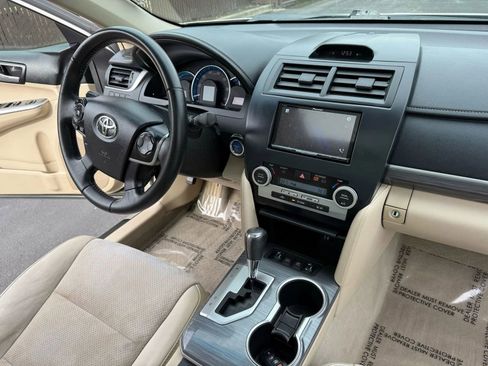 Used 2014 Toyota Camry XLE w/ Leather Package image 14