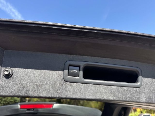 Used 2023 Toyota Highlander LE FWD image 10
