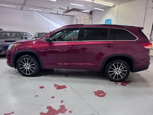 Used 2018 Toyota Highlander SE image 6