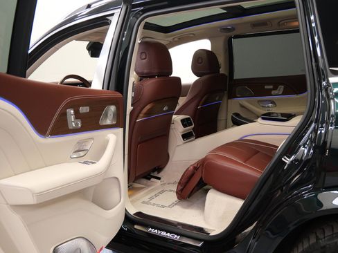 Used 2022 Mercedes-Benz Maybach GLS 600 4MATIC image 32