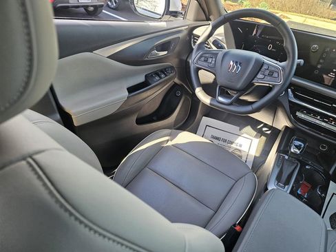 Used 2025 Buick Envista Avenir image 27