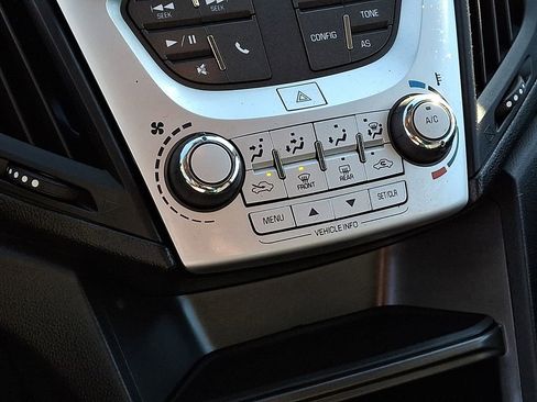 Used 2017 Chevrolet Equinox LT image 16