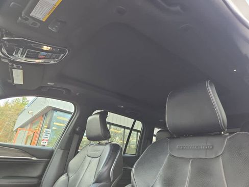 Used 2022 Jeep Grand Cherokee Overland w/ Luxury Tech Group IV AWD/4WD image 33
