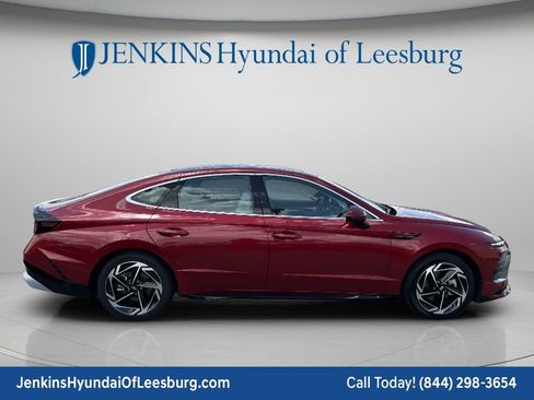 Certified 2024 Hyundai Sonata SEL w/ Convenience Package FWD image 3