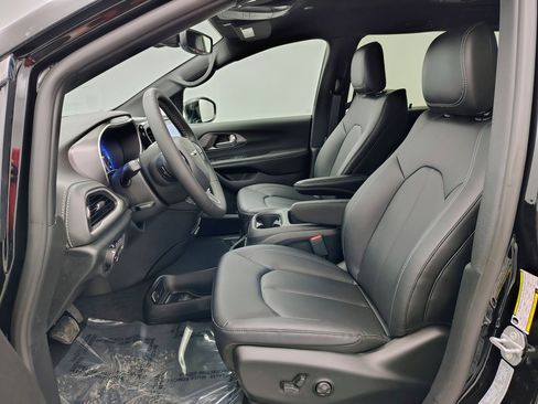 New 2026 Chrysler Pacifica Select FWD image 18