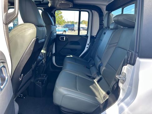 New 2025 Jeep Gladiator Mojave image 28