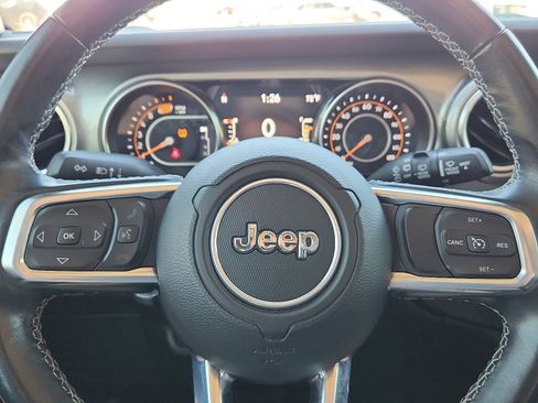Used 2020 Jeep Wrangler Unlimited Sahara image 24