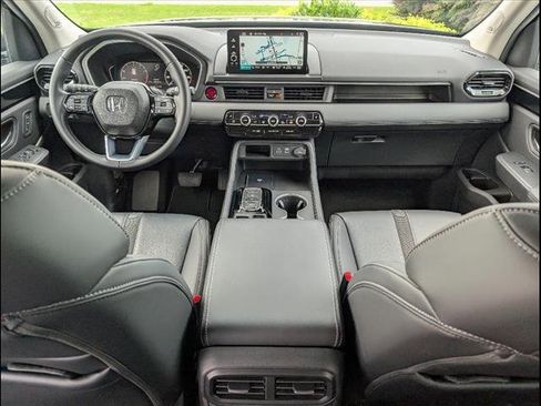 Used 2025 Honda Pilot Touring image 19