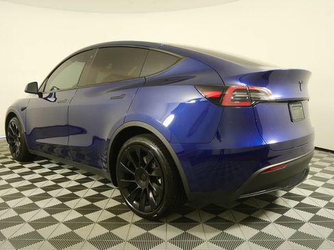 Used 2022 Tesla Model Y Long Range AWD/4WD image 5