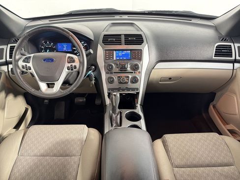 Used 2014 Ford Explorer XLT FWD image 16