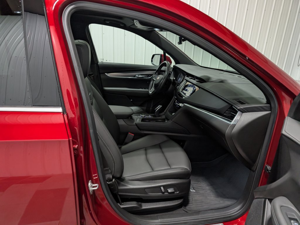 Used 2024 Cadillac XT6 Luxury w/ LPO, Floor Liner Package AWD/4WD image 30