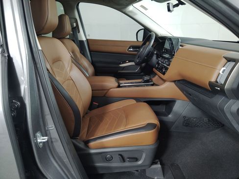 Used 2023 Nissan Pathfinder Platinum image 32