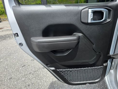 Used 2022 Jeep Gladiator Sport AWD/4WD image 46