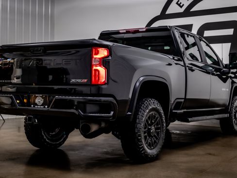 Used 2024 Chevrolet Silverado 2500 ZR2 w/ Technology Package AWD/4WD image 35