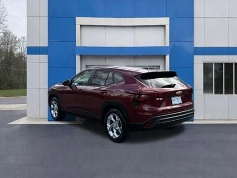 Used 2024 Chevrolet Trax LS w/ LS Convenience Package image 5