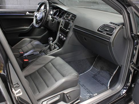 Used 2017 Volkswagen Golf R 4-Door image 35