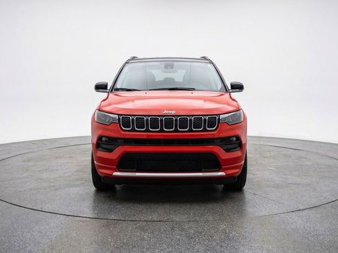 Used 2025 Jeep Compass Limited AWD/4WD image 2