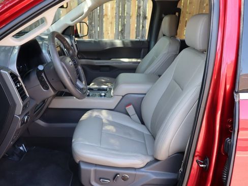 Used 2019 Ford Expedition Max XLT w/ Equipment Group 202A AWD/4WD image 19