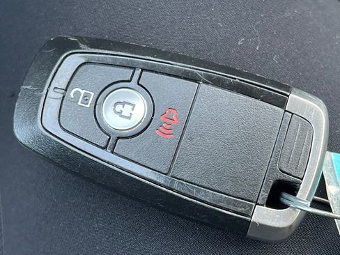 Used 2020 Ford Escape SE image 29