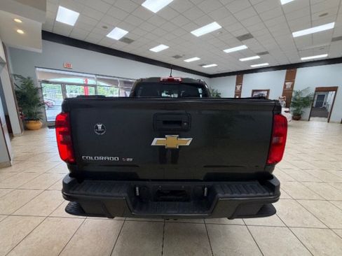Used 2018 Chevrolet Colorado Z71 AWD/4WD image 5
