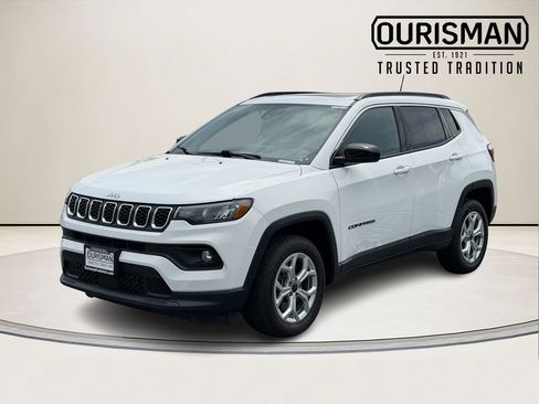 Used 2025 Jeep Compass Latitude w/ Sun & Sound Group AWD/4WD image 5