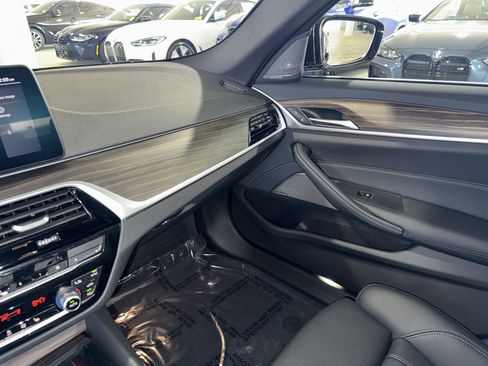 Used 2023 BMW 540i w/ Premium Package image 38